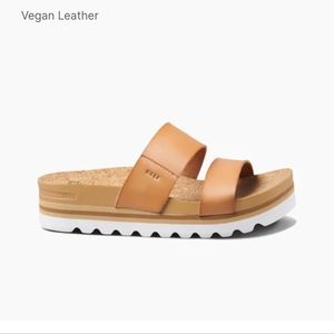 Reef Cushion Vista Hi - Natural color, size 7.5 NWT